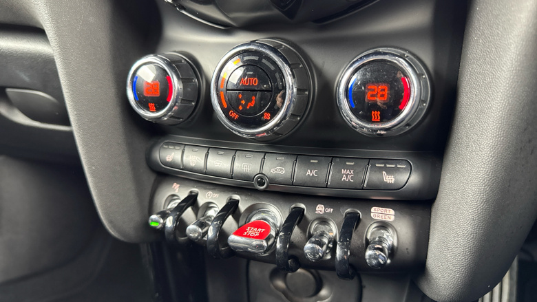 MINI Hatchback 2.0 Cooper S Sport 3dr Auto [Nav Pack] Petrol Hatchback